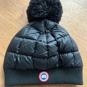 Canada Goose Down Pom Toque Hat Black S/M